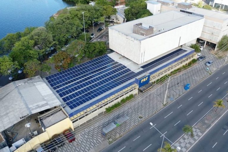 Read more about the article Sindicato comemora implantação de painéis para captação de energia solar