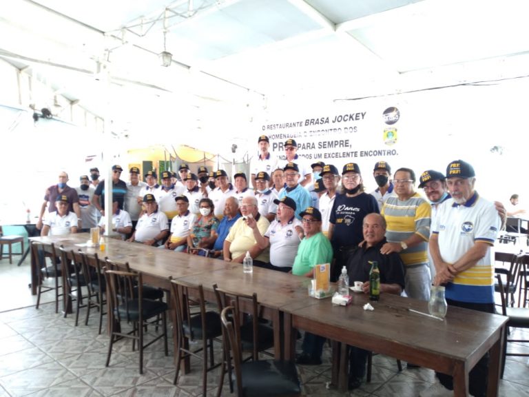 Read more about the article Veteranos da PRF se reencontram em almoço de confraternização